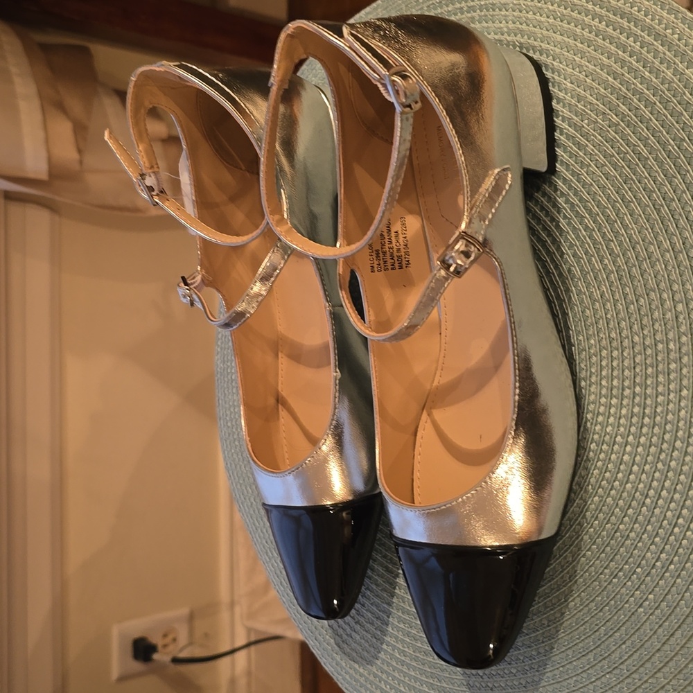 Liz Claiborne Metallic Gold and Black Mary Jane Flats